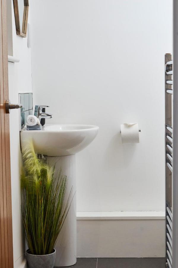 The Nutcracker Suite - Self Check-In, Self-Catering Apartment For East Midlands Airport Kegworth Exterior foto